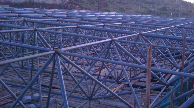 贵港概述网架加工中对钢材的质量的过细恳求